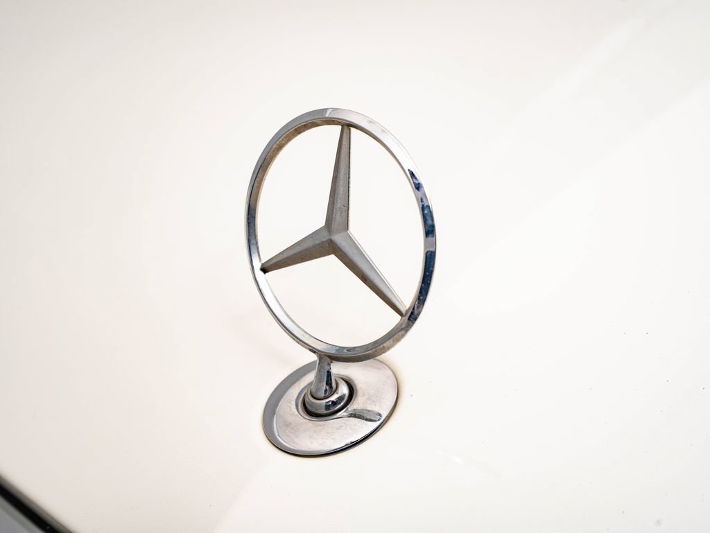 Used 2012 Mercedes-Benz E 350 4MATIC Sedan image 3
