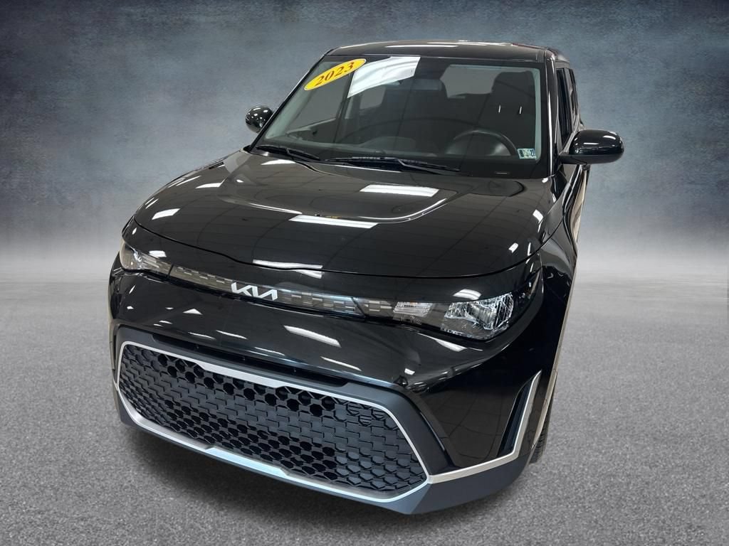 Used 2023 Kia Soul LX w/ LX Technology Package FWD image 2