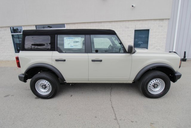 New 2025 Ford Bronco 4-Door image 13