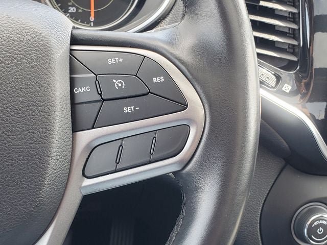 Used 2019 Jeep Cherokee Limited w/ Trailer Tow Group AWD/4WD image 14