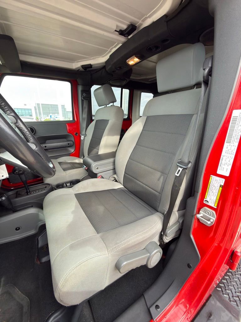 Used 2010 Jeep Wrangler Unlimited Sahara image 14