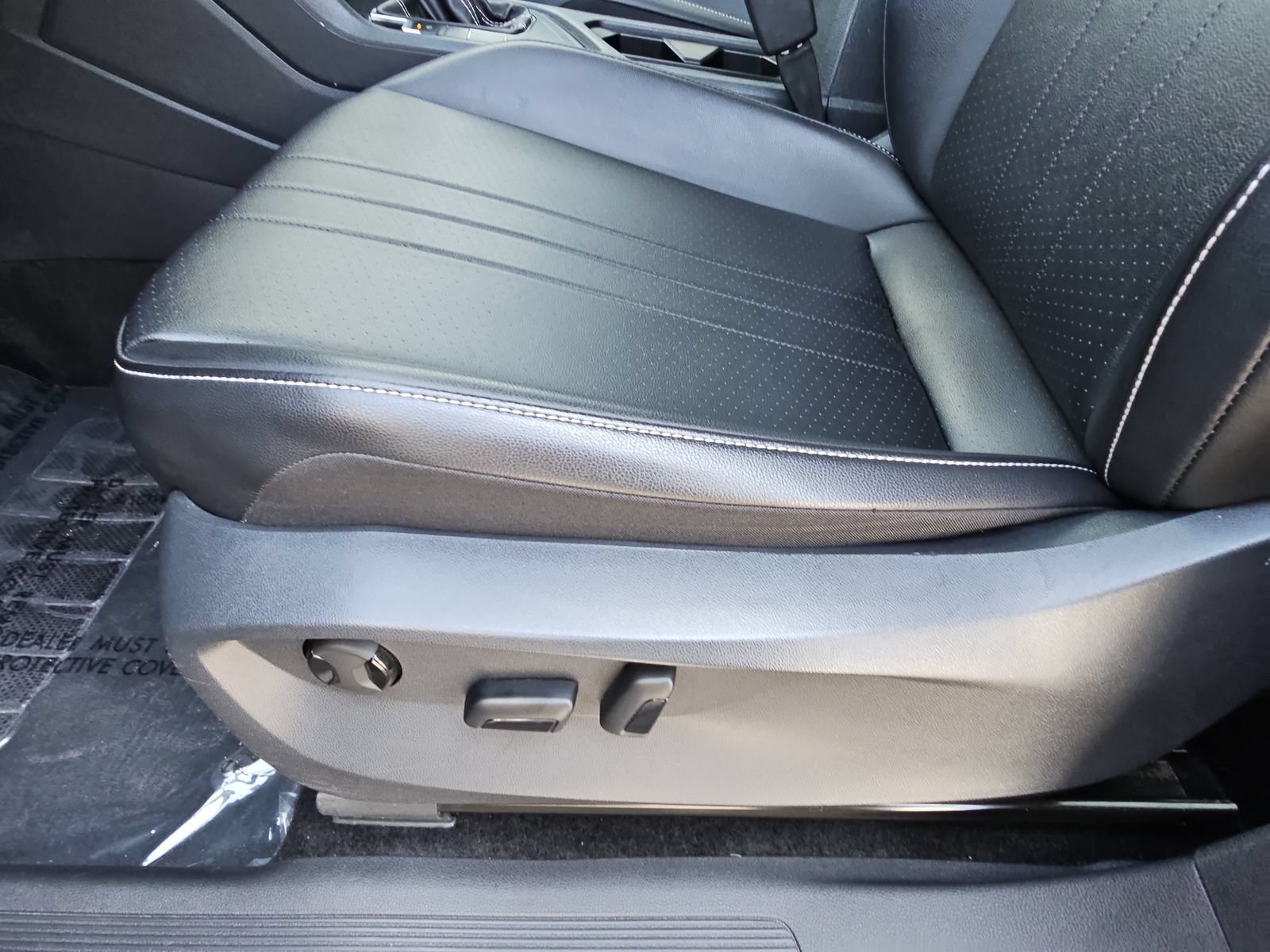 Certified 2024 Volkswagen Tiguan SE FWD image 30