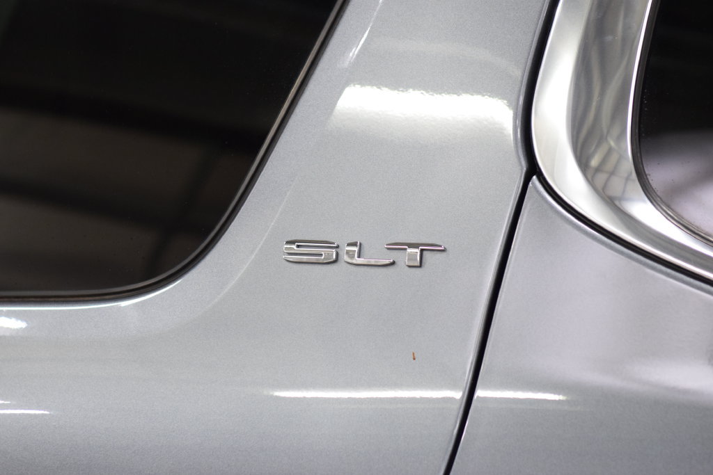 Used 2020 GMC Acadia SLT FWD image 19