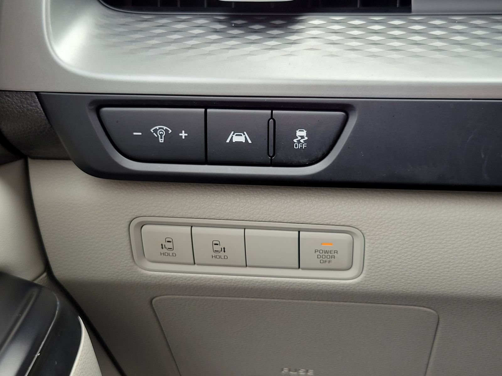 Certified 2023 Kia Carnival LX FWD image 15