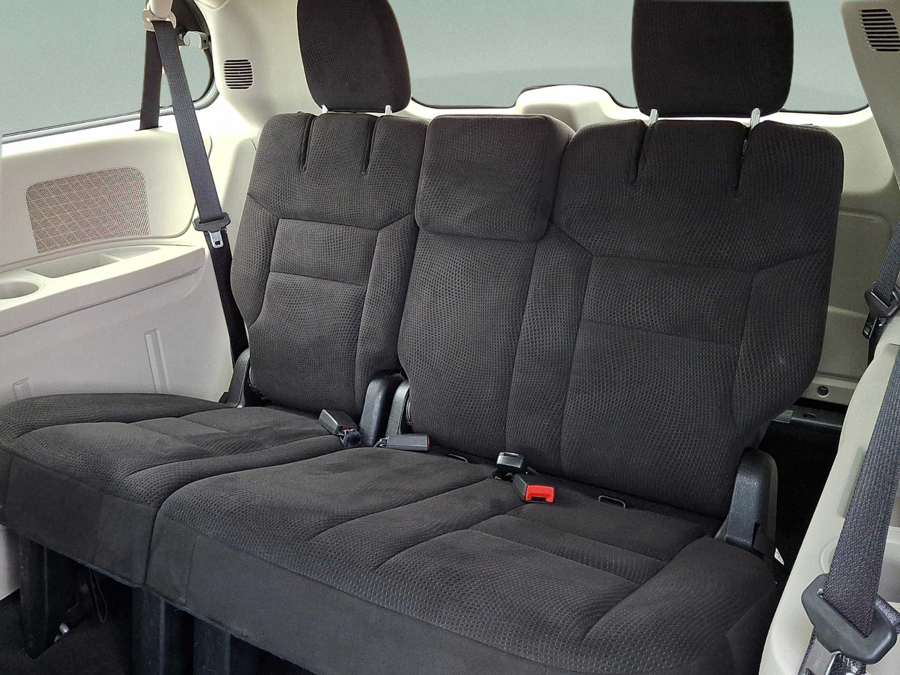 Used 2015 Dodge Grand Caravan SXT w/ UConnect Hands-Free Group image 11
