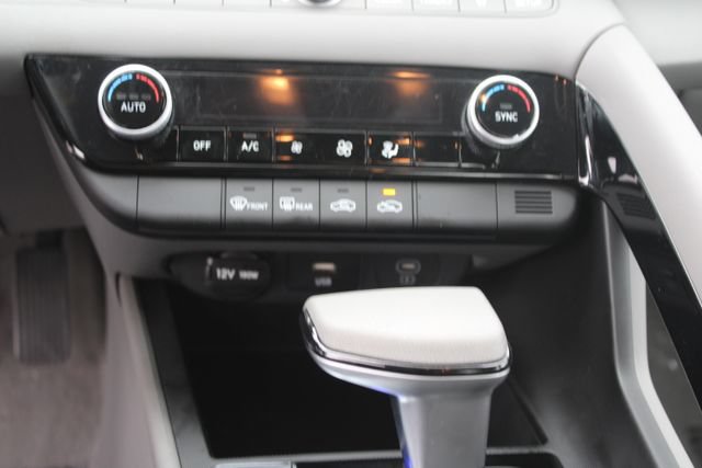 Used 2024 Hyundai Elantra Blue FWD image 13