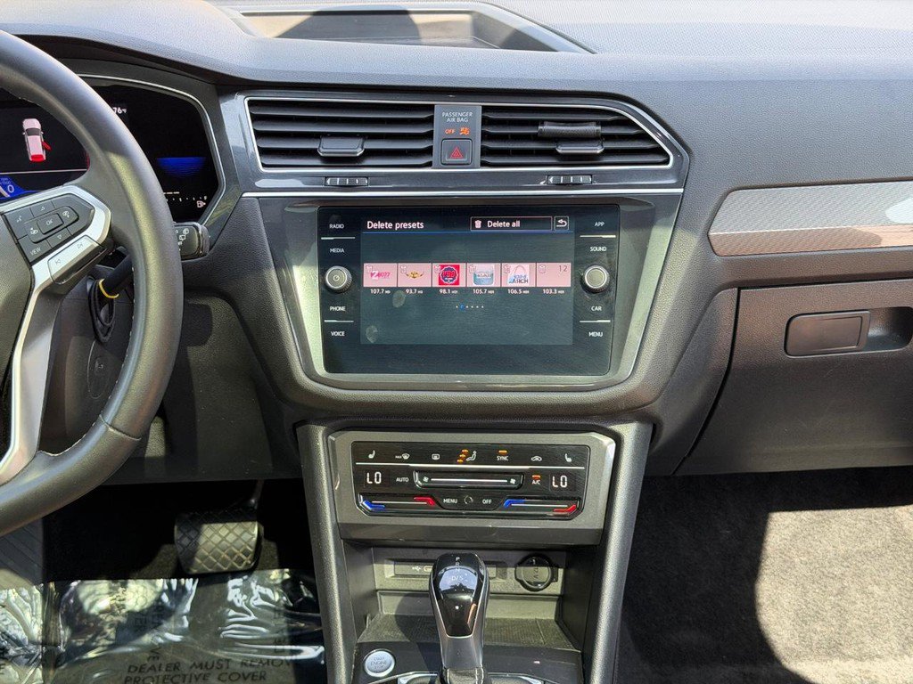Used 2022 Volkswagen Tiguan SE image 12
