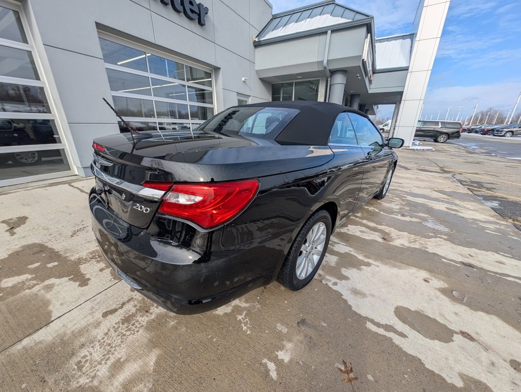 Used 2013 Chrysler 200 Touring w/ Cold Weather Group image 4