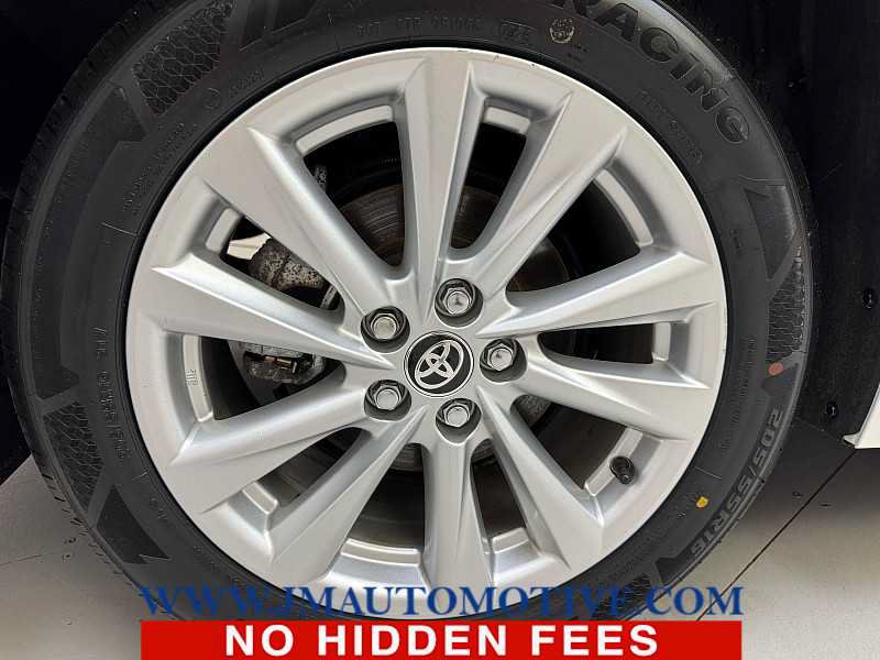 Used 2023 Toyota Corolla LE w/ LE Convenience Package FWD image 9