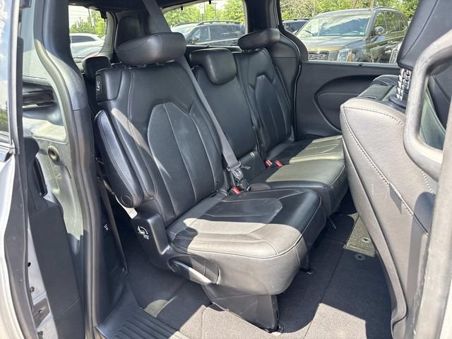 Used 2020 Chrysler Pacifica Touring-L FWD image 11