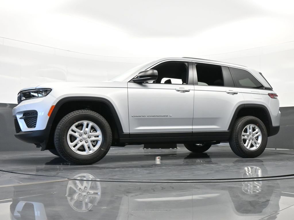 Used 2024 Jeep Grand Cherokee Laredo w/ Trailer Tow Package image 39