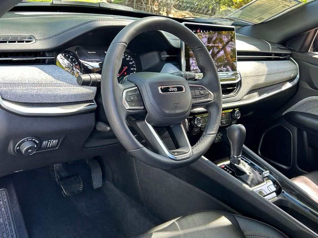 Used 2024 Jeep Compass Latitude image 41