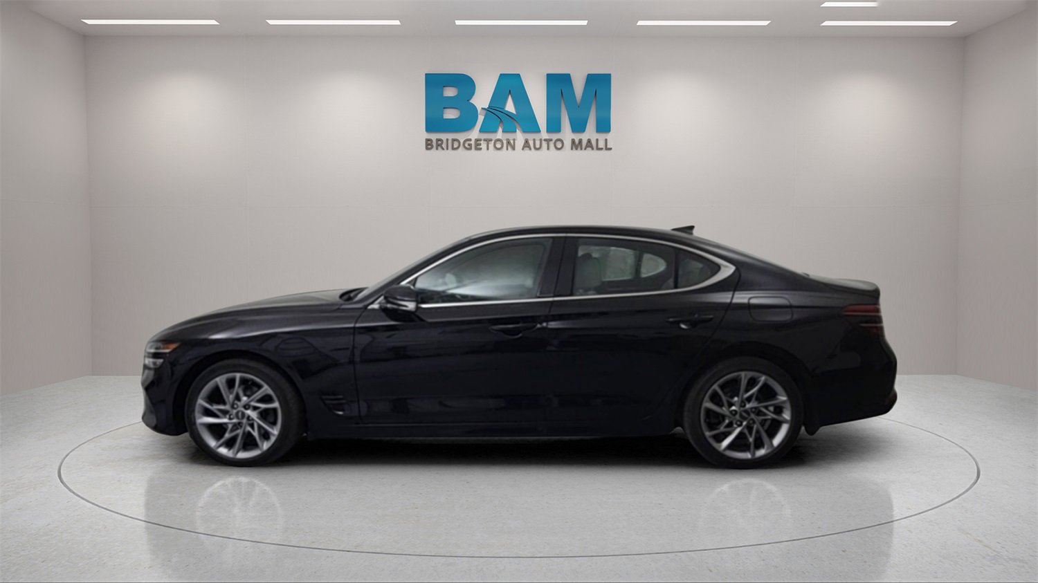 Used 2022 Genesis G70 2.0T image 3