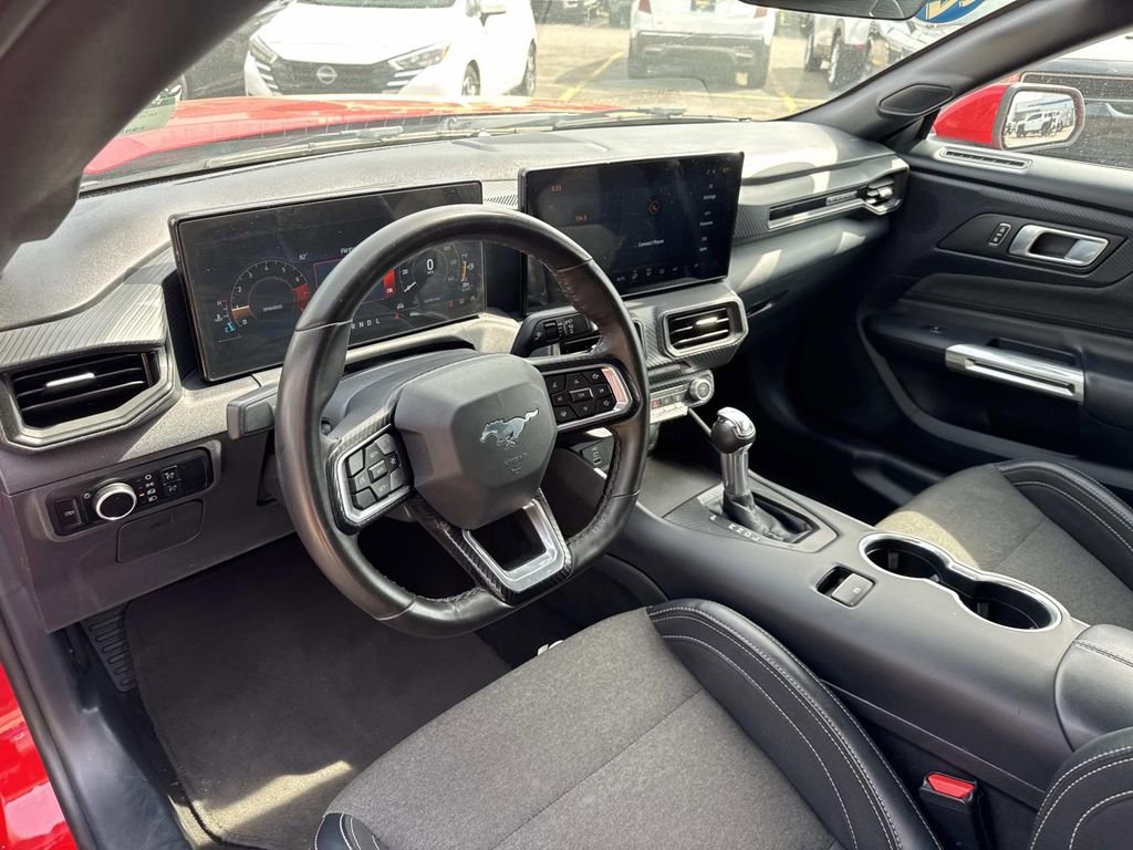 Used 2024 Ford Mustang Convertible image 10