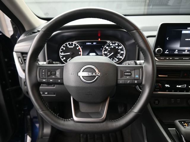 Certified 2025 Nissan Rogue SV image 32