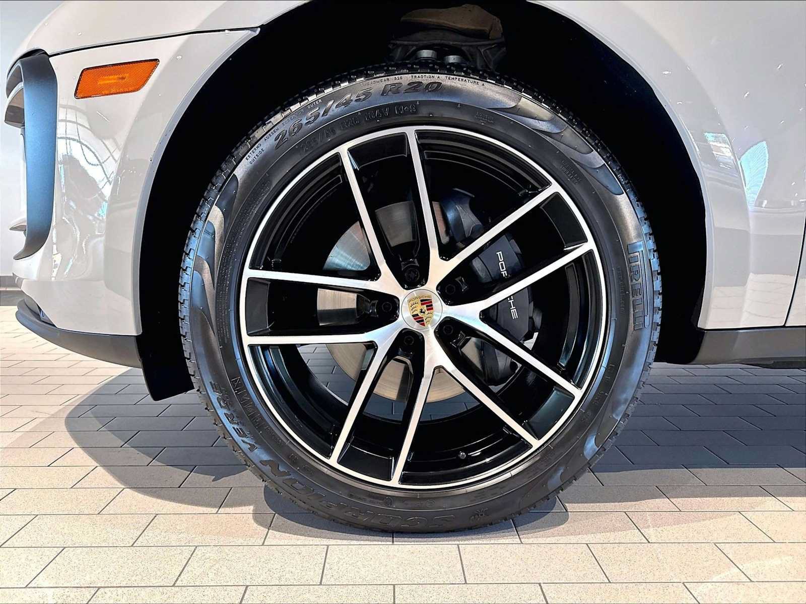Used 2026 Porsche Macan AWD/4WD image 15