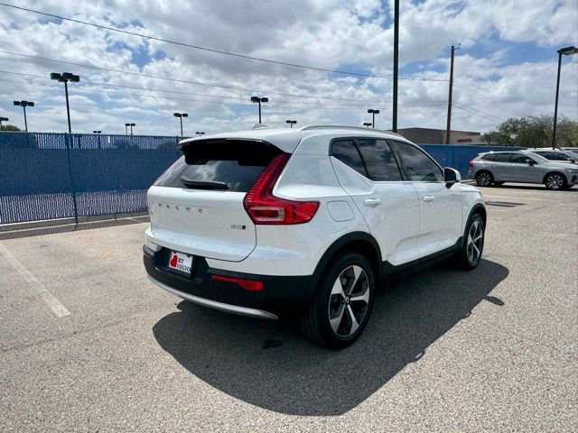 New 2025 Volvo XC40 B5 Core w/ Protection Package image 4