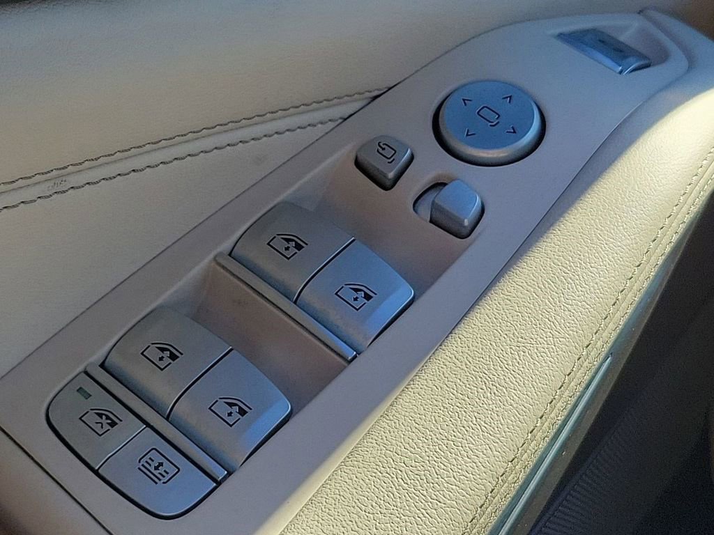 Used 2025 BMW X7 M60i image 32