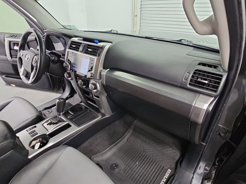 Used 2020 Toyota 4Runner SR5 Premium w/ Moonroof Package RWD image 37