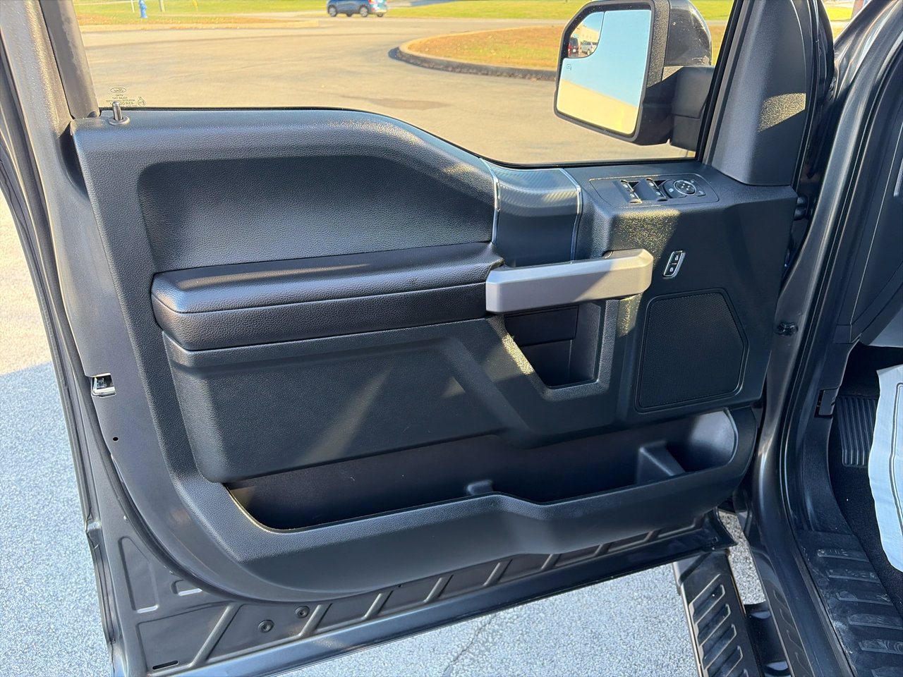 Used 2019 Ford F150 XLT w/ Equipment Group 302A Luxury image 9