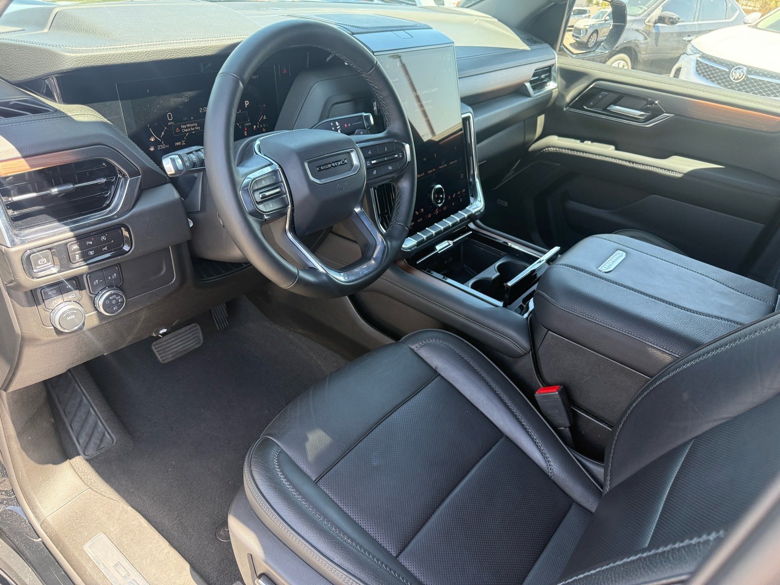 Used 2025 GMC Yukon XL Denali AWD/4WD image 12