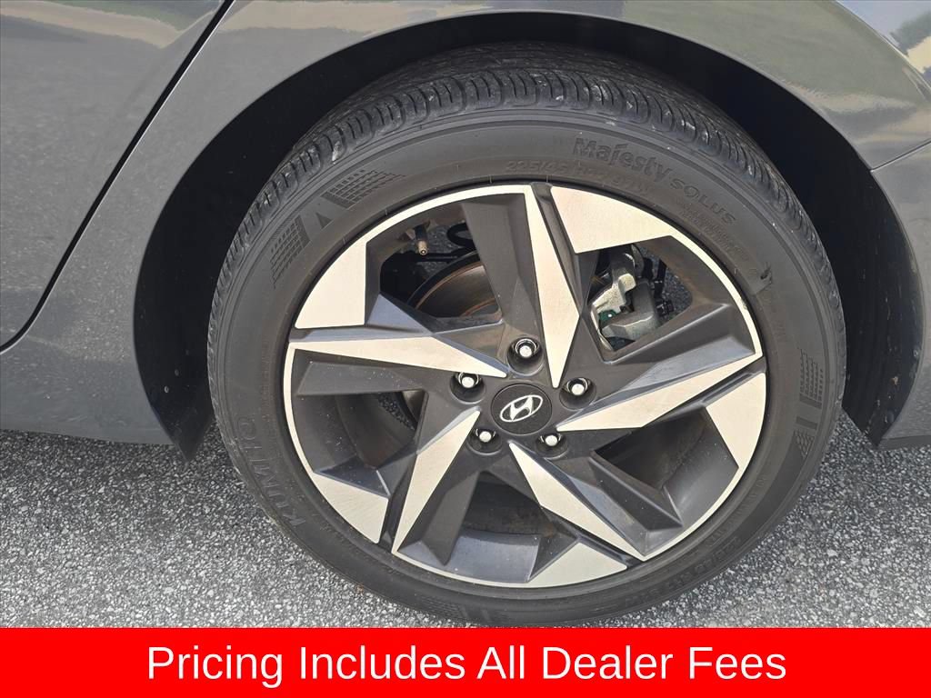 Used 2023 Hyundai Elantra SEL w/ Convenience Package FWD image 5