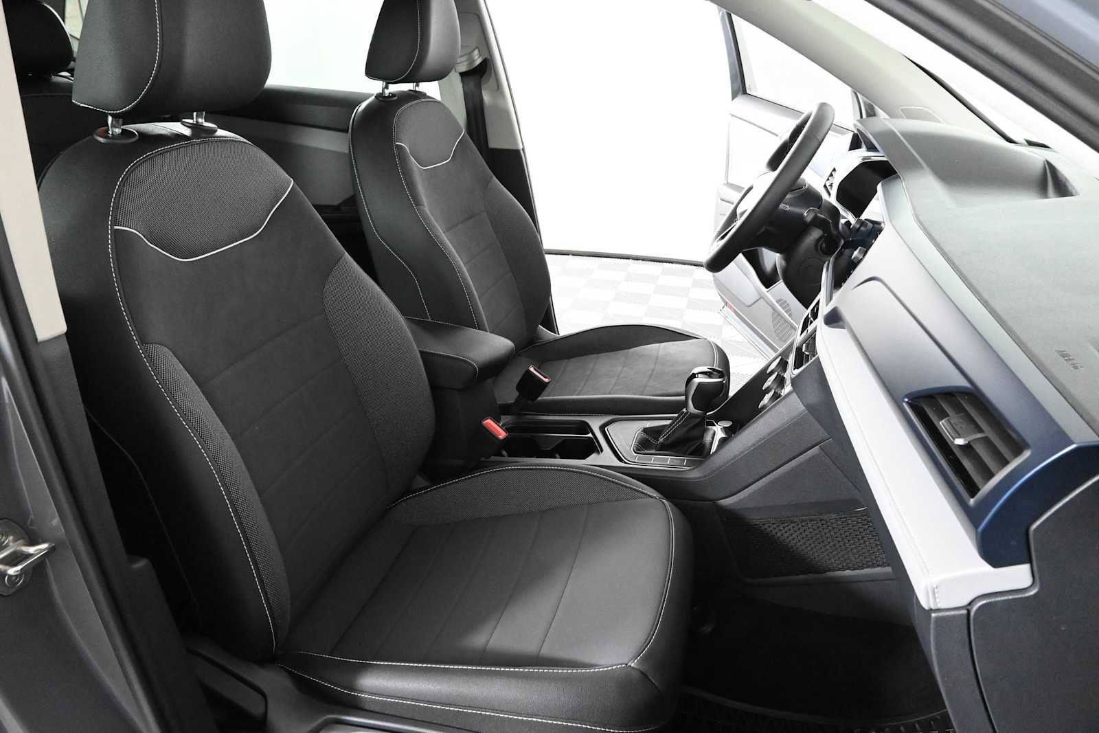 Certified 2024 Volkswagen Taos SE FWD image 10