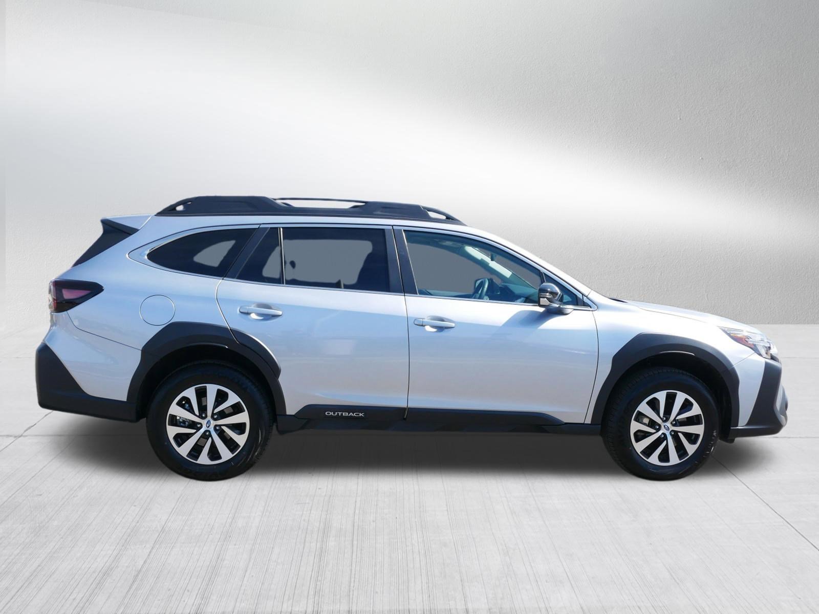 Used 2025 Subaru Outback Premium image 8
