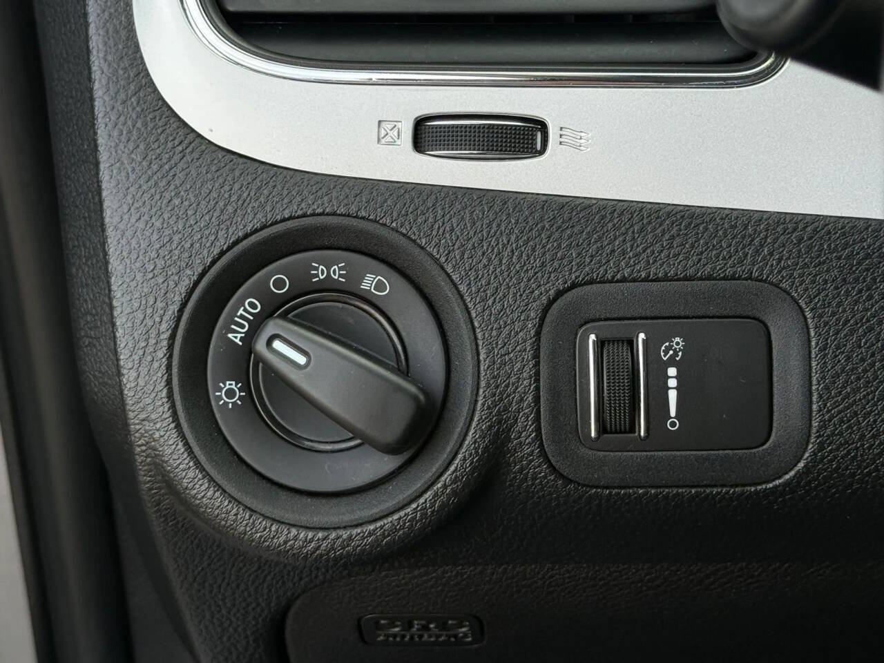 Used 2020 Dodge Journey SE w/ SE Popular Equipment Group FWD image 25