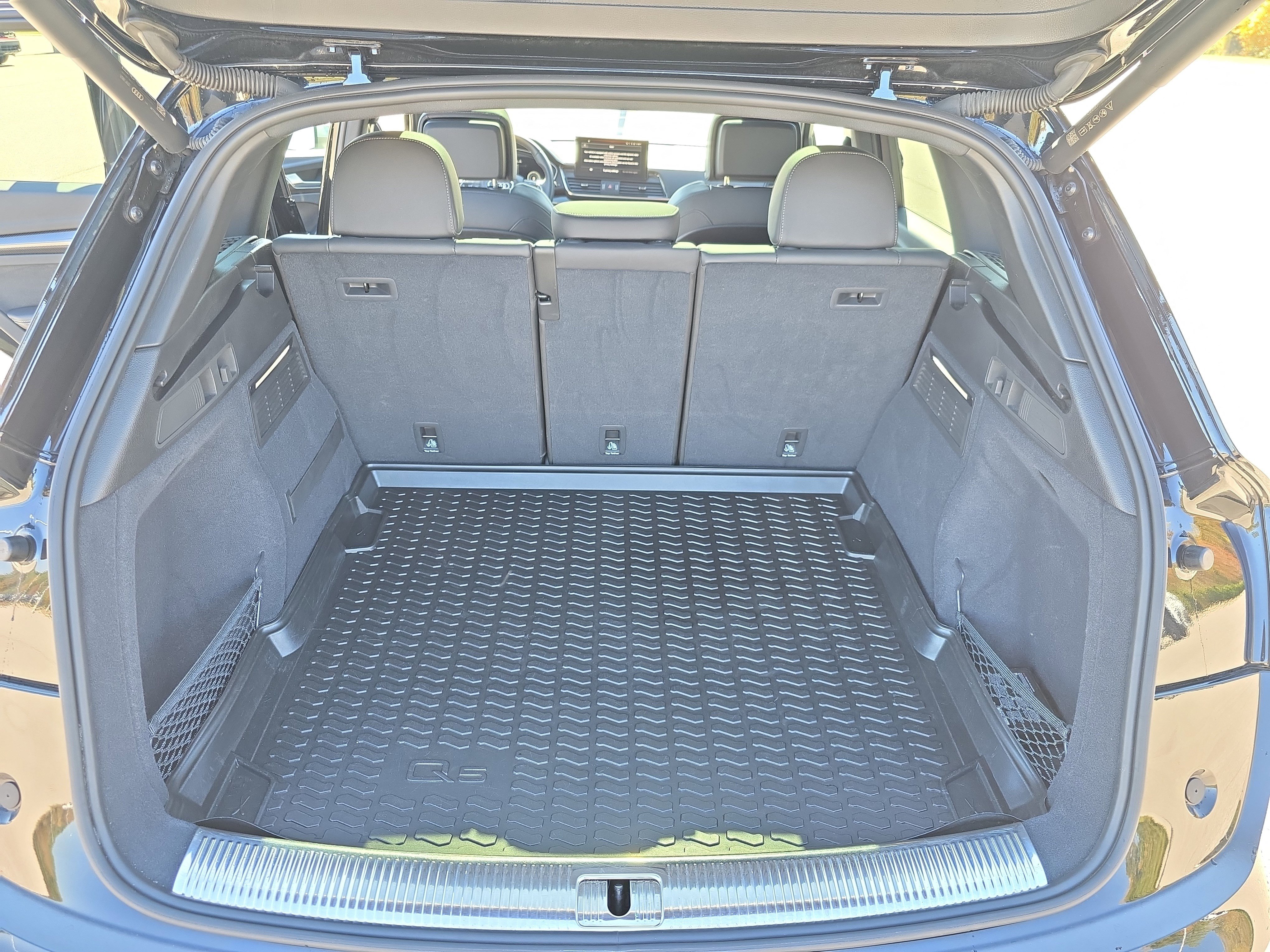 Used 2022 Audi SQ5 Premium Plus w/ Premium Plus Package image 12