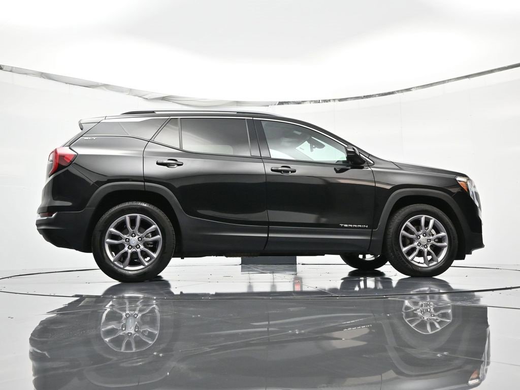 Used 2023 GMC Terrain SLT image 38