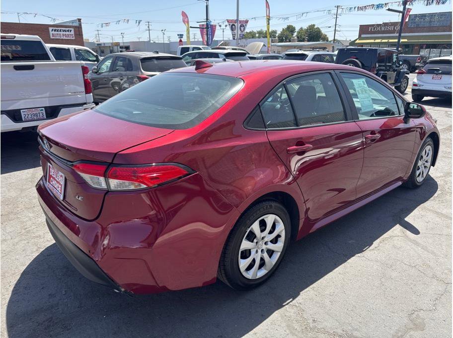 Used 2024 Toyota Corolla LE FWD image 4