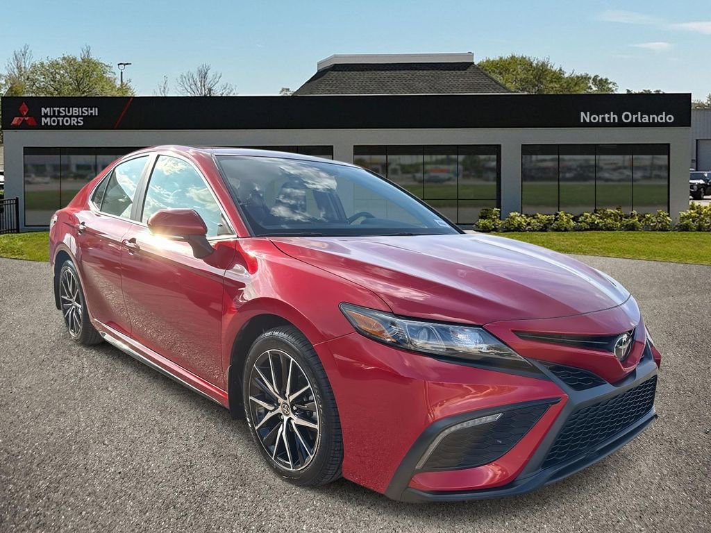 Used 2024 Toyota Camry SE image 1