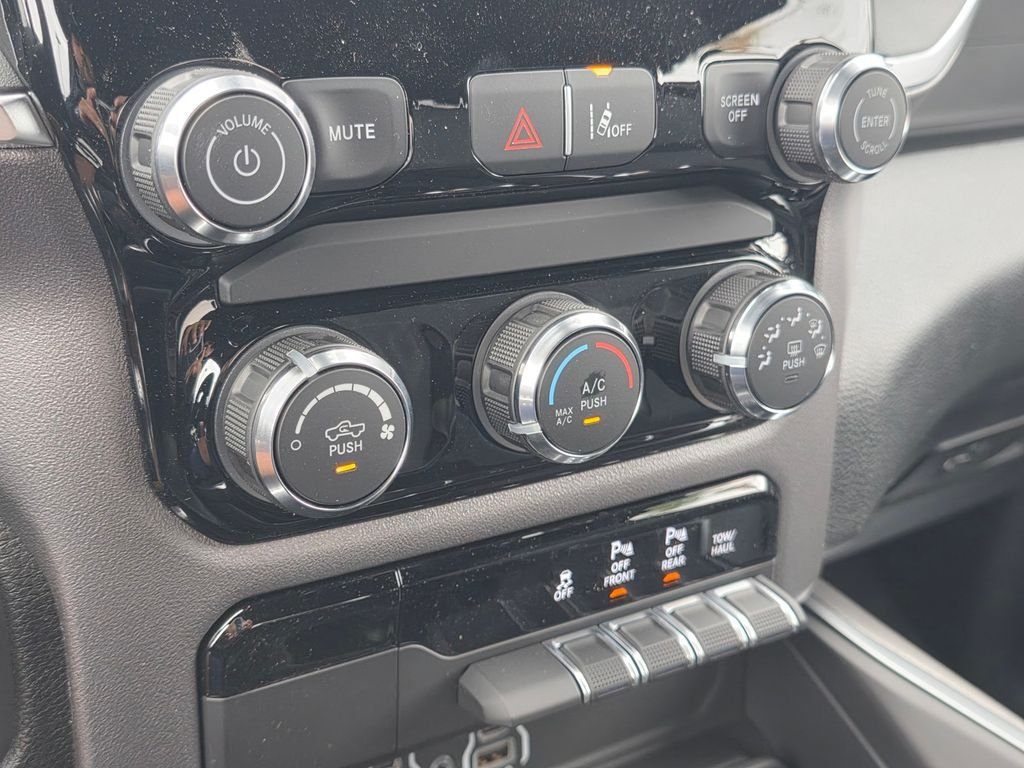 New 2026 RAM 1500 Big Horn w/ Sport Appearance Package AWD/4WD image 18