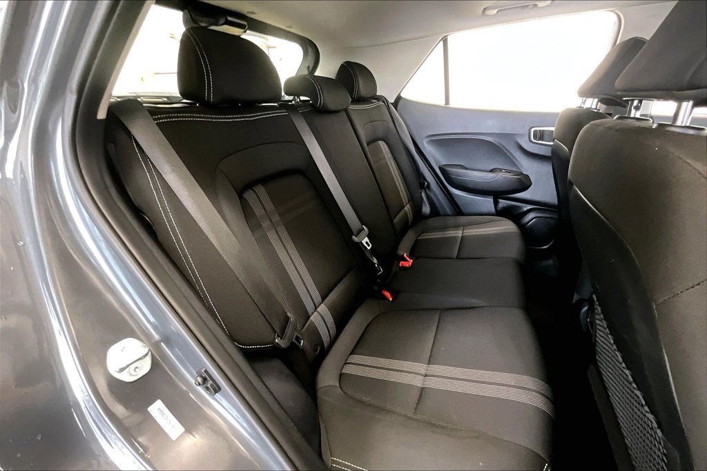Used 2025 Hyundai Venue SEL FWD image 28