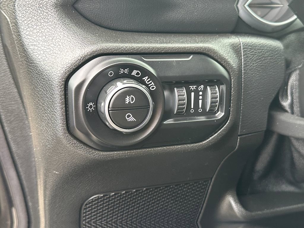 Used 2021 Jeep Gladiator Overland AWD/4WD image 24