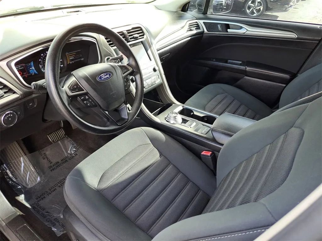 Used 2019 Ford Fusion SE image 13
