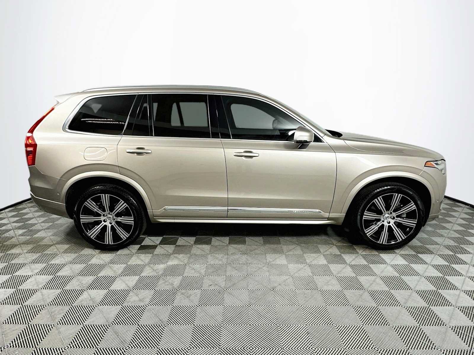 Used 2023 Volvo XC90 T8 Ultimate AWD/4WD image 8