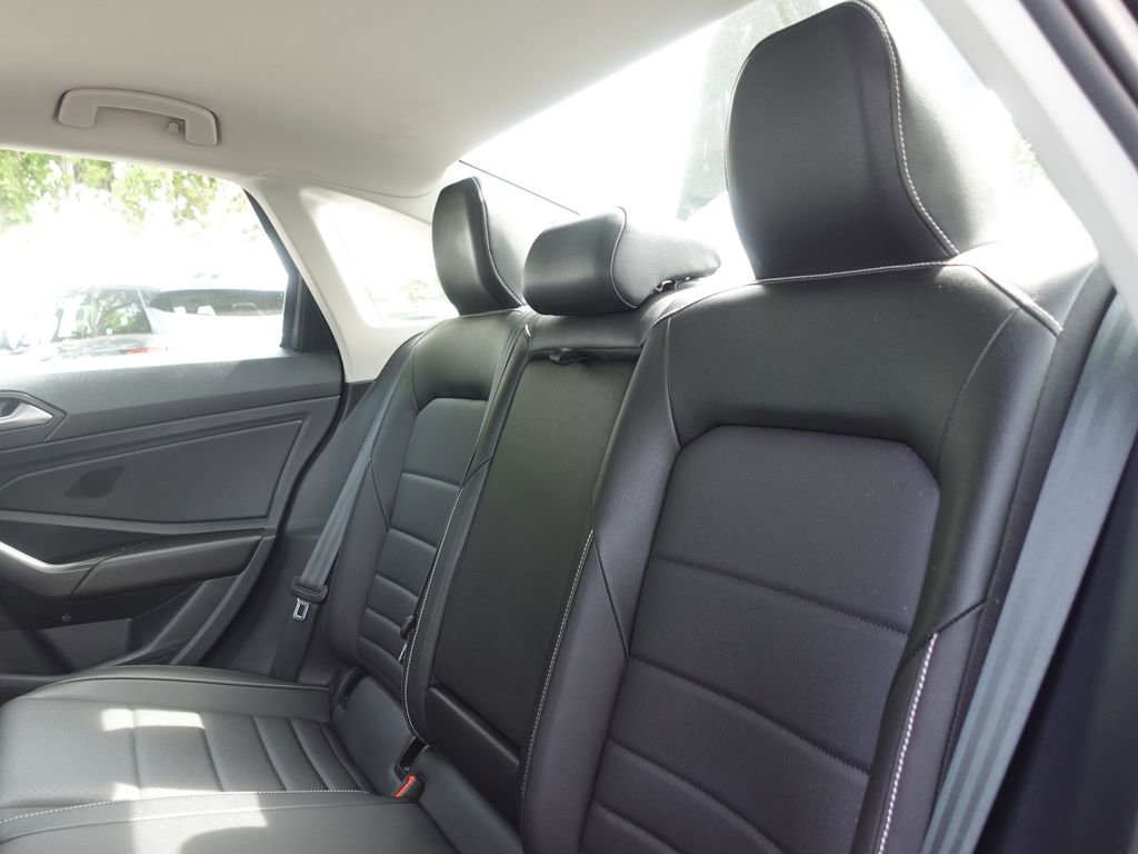 Used 2024 Volkswagen Jetta SE image 24