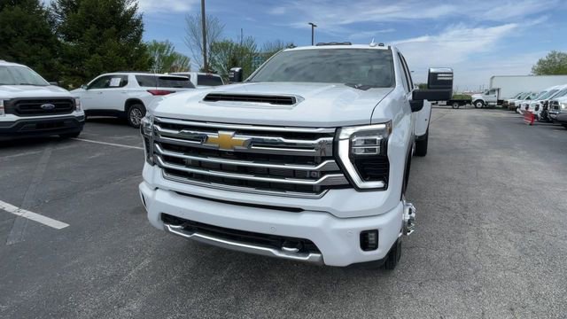 Used 2025 Chevrolet Silverado 3500 High Country w/ High Country Premium Package AWD/4WD image 5