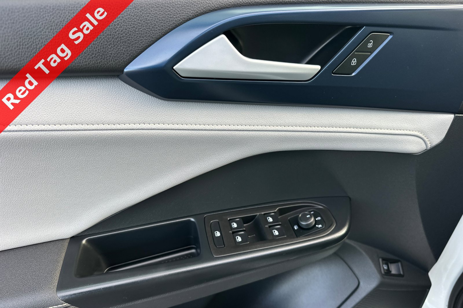 Certified 2024 Volkswagen Taos SE image 12