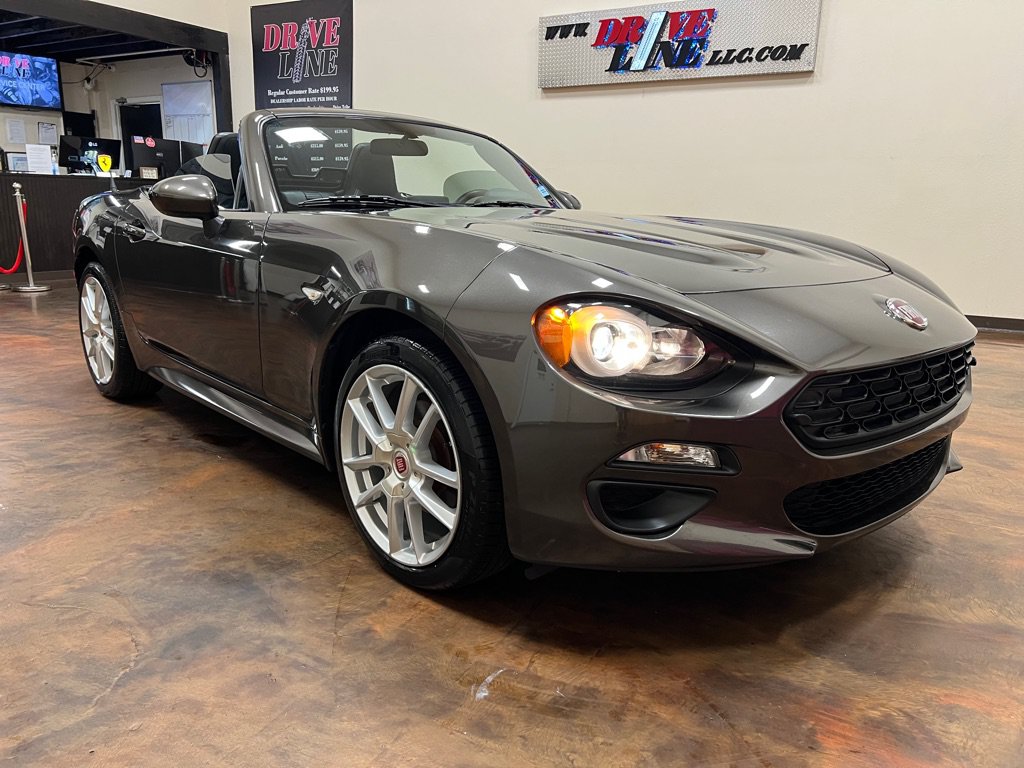 Used 2017 FIAT 124 Spider Classica RWD image 3