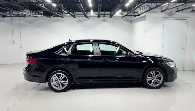 Used 2024 Volkswagen Jetta SE FWD image 6