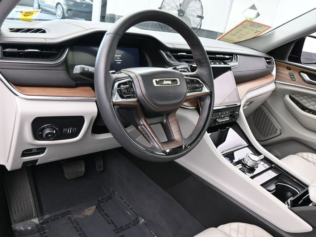 Used 2023 Jeep Grand Cherokee L Summit w/ Luxury Tech Group V image 14