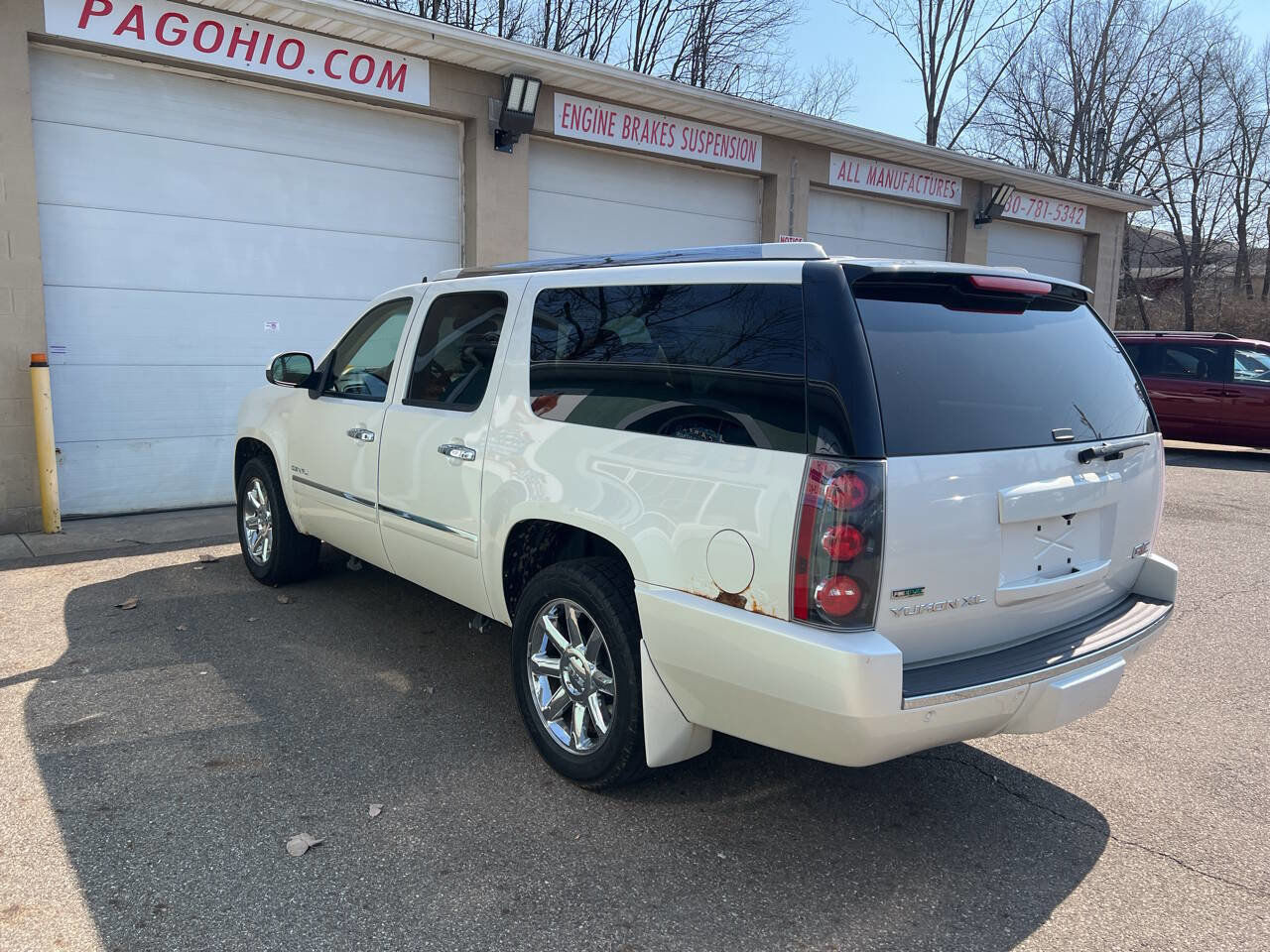 Used 2011 GMC Yukon XL Denali AWD/4WD image 6