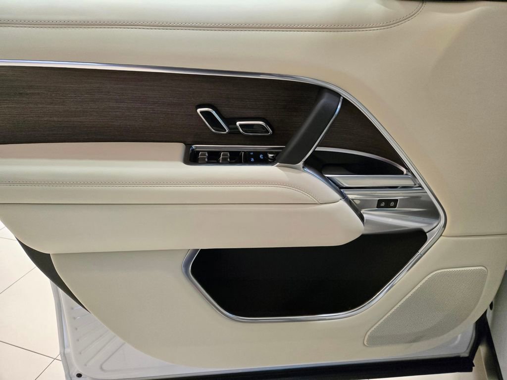 New 2026 Land Rover Range Rover SE image 10