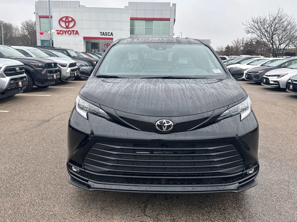 New 2026 Toyota Sienna XLE Woodland Edition image 2