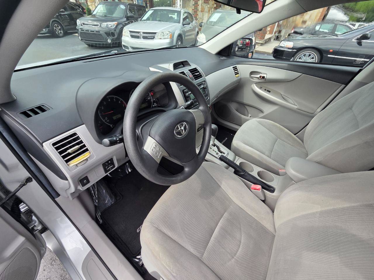 Used 2012 Toyota Corolla LE FWD image 12