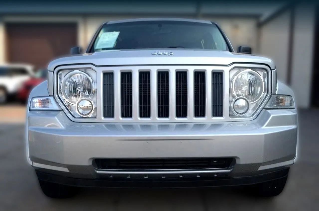 Used 2012 Jeep Liberty Sport image 3