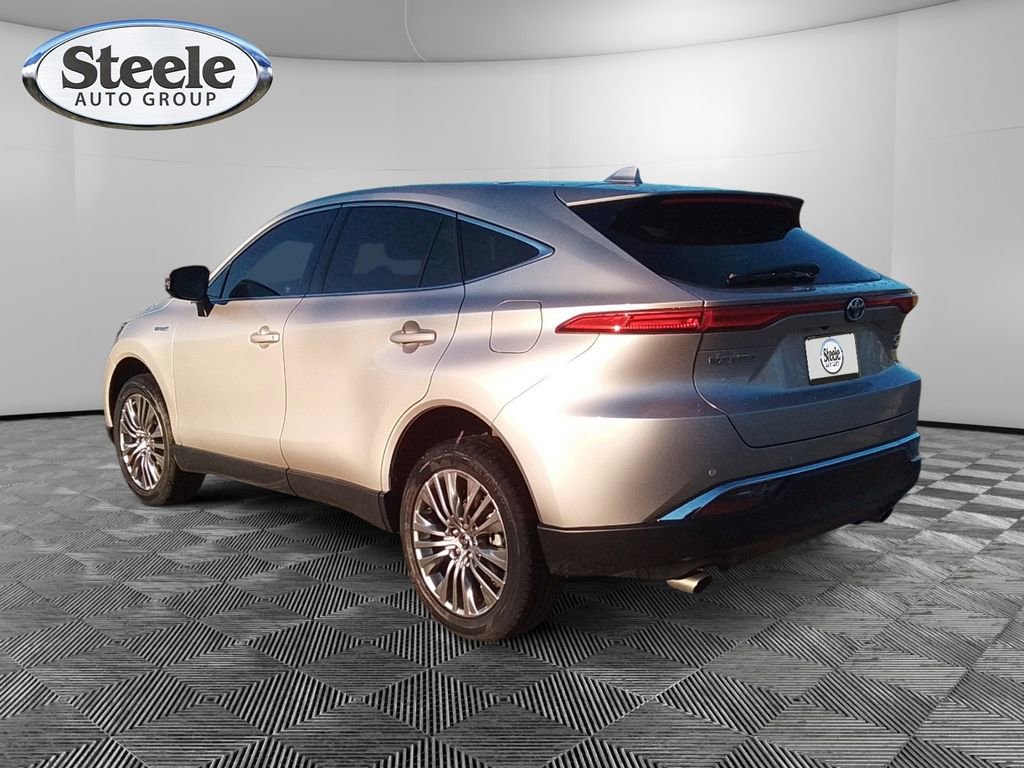 Used 2021 Toyota Venza Limited image 3